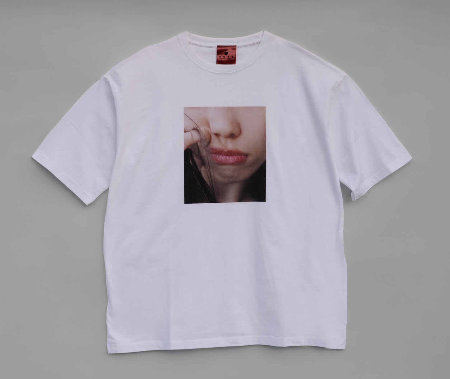 Kyrie・くちびるTシャツ